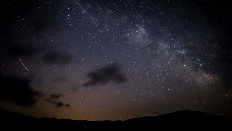 El cielo de abril tendrá una espectacular lluvia de estrellas: cuándo y dónde verla