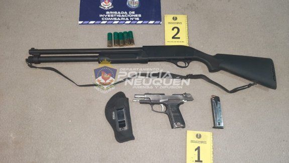 ¿Bala perdida? Rompieron un vidrio y quedaron demorados por armas y droga