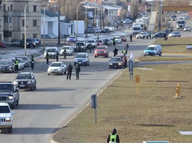 La Autovía 17 de Octubre, un camino muy transitado en la capital de Santa Cruz. La Autovía 17 de Octubre, un camino muy transitado en la capital de Santa Cruz.