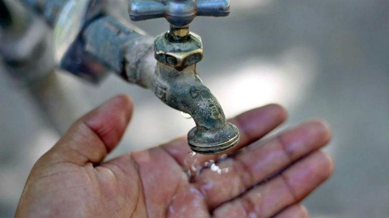 Aguas Rionegrinas pidió consumo racional de agua durante la ola de calor. Aguas Rionegrinas pidió consumo racional de agua durante la ola de calor.