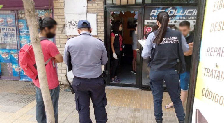 Violento asalto en un local de teléfonos en el centro de Cipolletti