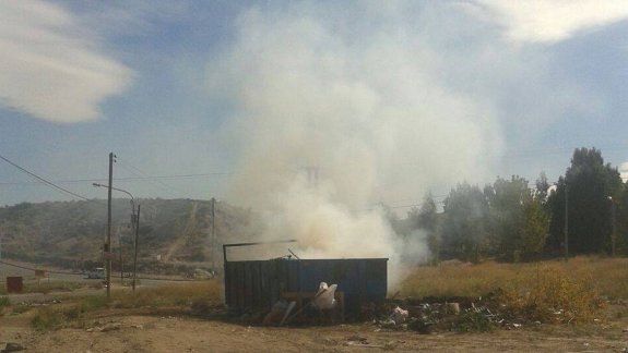Quemaron otro contenedor de basura en la zona Oeste