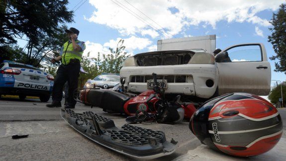 Motociclista herido luego de ser atropellado en el centro