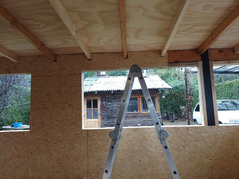 Inicios del taller detrás de su casa. Inicios del taller detrás de su casa.