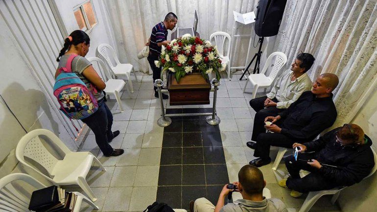 Lo velan hace 9 días a la espera de que resucite