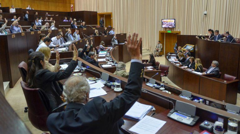 Primera sesión de la Legislatura neuquina de 2016.
