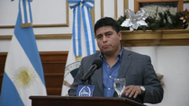 Claudio Vidal echó a uno de sus ministros clave: denunciaron que cobraba cuatro sueldos por más de $15 millones. Claudio Vidal echó a uno de sus ministros clave: denunciaron que cobraba cuatro sueldos por más de $15 millones.