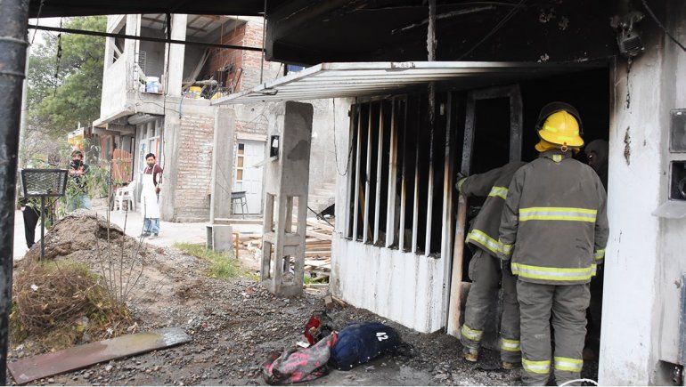 En pocas horas, dos familias de Cordón Colón perdieron todo en el fuego