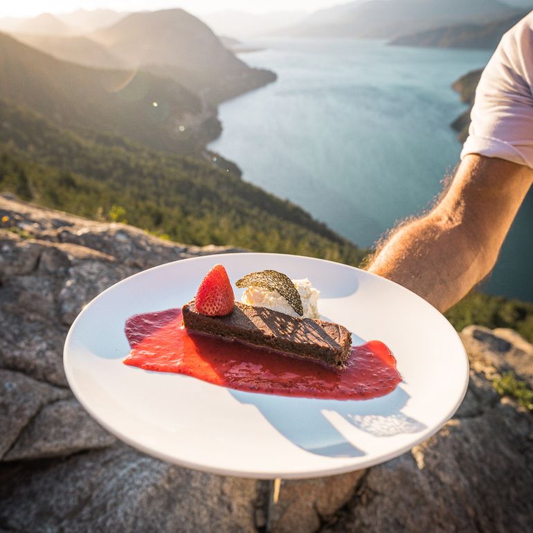Cocineras y cocineros de Neuquén y Chile se darán cita en el festival Fuego, Humo y Sabores. Cocineras y cocineros de Neuquén y Chile se darán cita en el festival Fuego, Humo y Sabores.