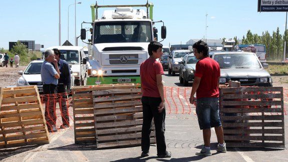Mañana complicada: sigue el corte total de los vecinos de Nueva España sobre la Ruta 7
