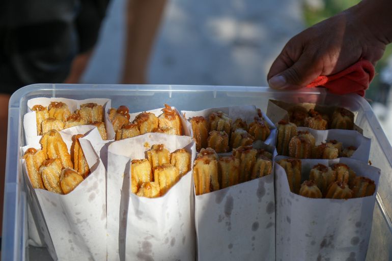 Los churros rellenos de dulce de leche, una tentación para las tardes en el río. Foto: Omar Novoa. Los churros rellenos de dulce de leche, una tentación para las tardes en el río. Foto: Omar Novoa.