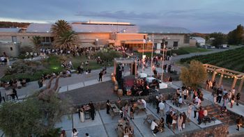 Sold out y atardecer perfecto: así se vivió el Deseado Sunset en Bodega Familia Schroeder Sold out y atardecer perfecto: así se vivió el Deseado Sunset en Bodega Familia Schroeder