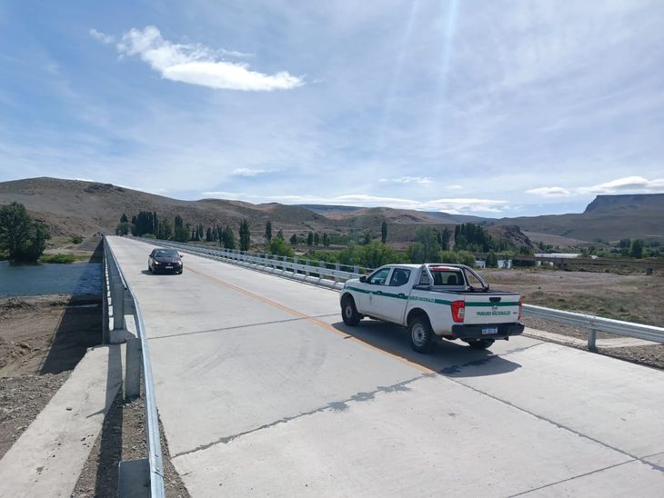 Después de 19 años, el nuevo puente La Rinconada ya recibe vehículos en ambos sentidos sobre el imponente cañón del Collón Curá. Foto: Vialidad Nacional