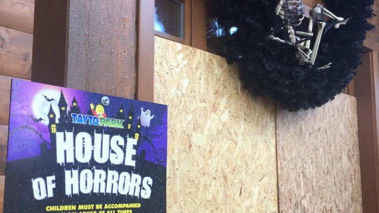 Los heridos terminaron con cortes y golpes producto de la caída.