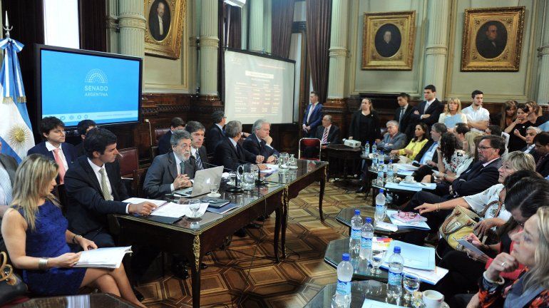 El Senado acordó suspender el debate por el Impuesto de Ganancias de mañana