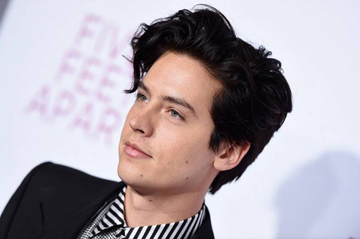 Cole Sprouse posee una cuenta Instagram para exponer aquellos que tratan de hacerle fotos sin su consentimiento