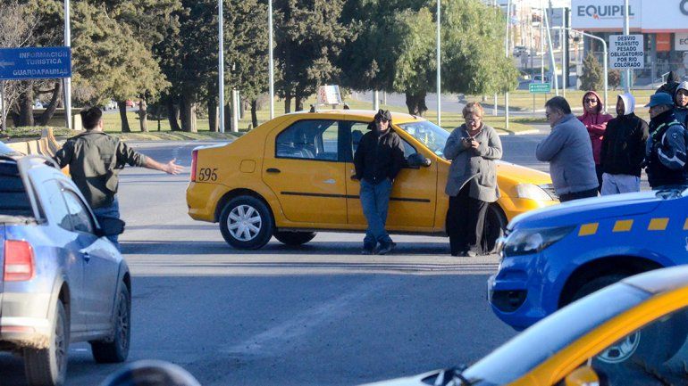 La otra cara del piquete tachero en los puentes