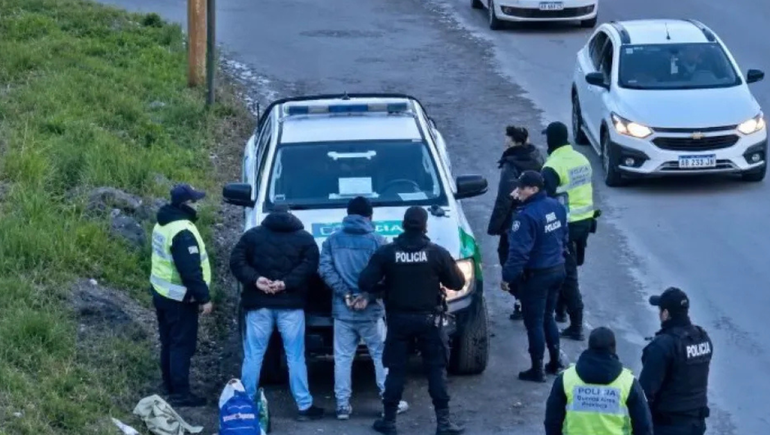 Robaron con inhibidor de alarmas en Villa La Angostura y se dieron a la fuga: los persiguieron hasta El Bolsón