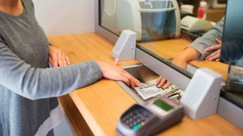 Aunque los bancos no abrirán sus puertas, las operaciones digitales y los cajeros automáticos seguirán funcionando con normalidad. Aunque los bancos no abrirán sus puertas, las operaciones digitales y los cajeros automáticos seguirán funcionando con normalidad.