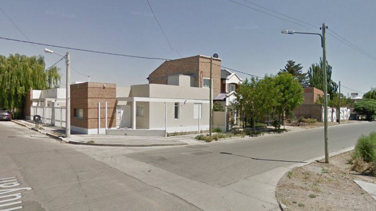 Fueron atrapados cuando le robaban a una familia en su casa