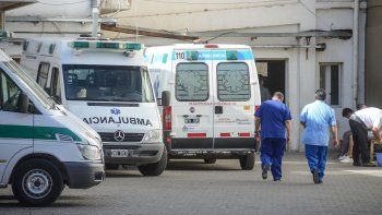 un herido grave al volcar una camioneta sobre la ruta 237, cerca de el chocon