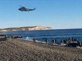 Las maniobras con fuerzas especiales de la Armada se realizaron en Playa Cracker, cerca de Puerto Madryn.
