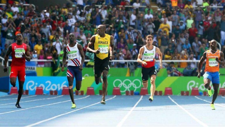 Usain Bolt ganó los 200 metros y pasó a semis