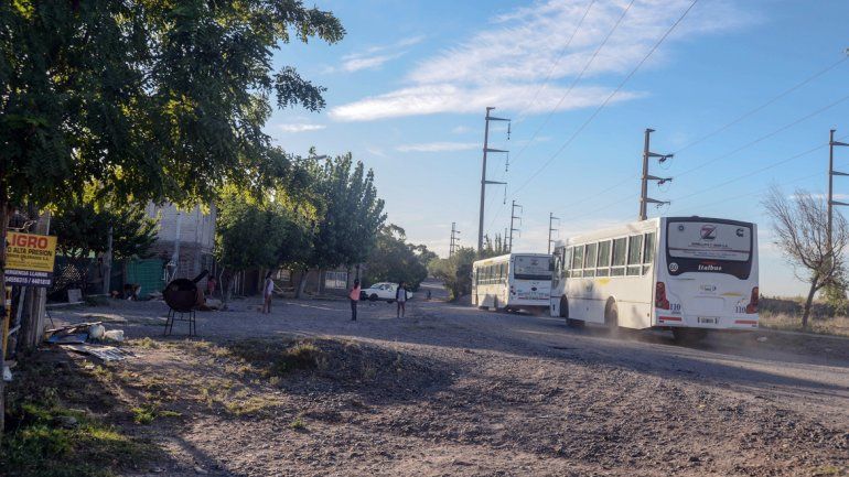 Los vecinos denuncian que los choferes no cuidan el lugar.
