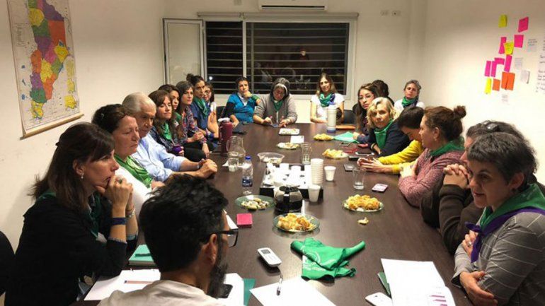 Pereyra se reunió con feministas y pastores por el proyecto del aborto