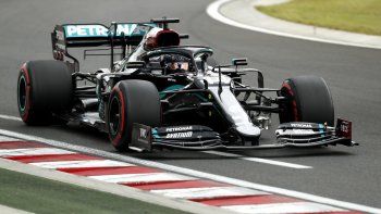 Lewis Hamilton fue el gran ganador de la tercera cita de la Fórmula 1 y se sitúa en lo más alto del campeonato. Lewis Hamilton fue el gran ganador de la tercera cita de la Fórmula 1 y se sitúa en lo más alto del campeonato.