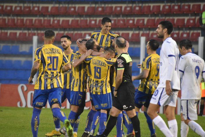 Lo lleva en la sangre: el golazo de tiro libre del hermano de Riquelme