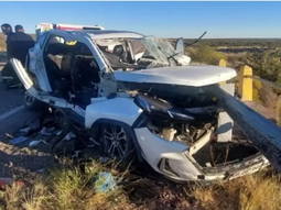 En cercanías de Sierra Grande se produjo un grave accidente. En cercanías de Sierra Grande se produjo un grave accidente.