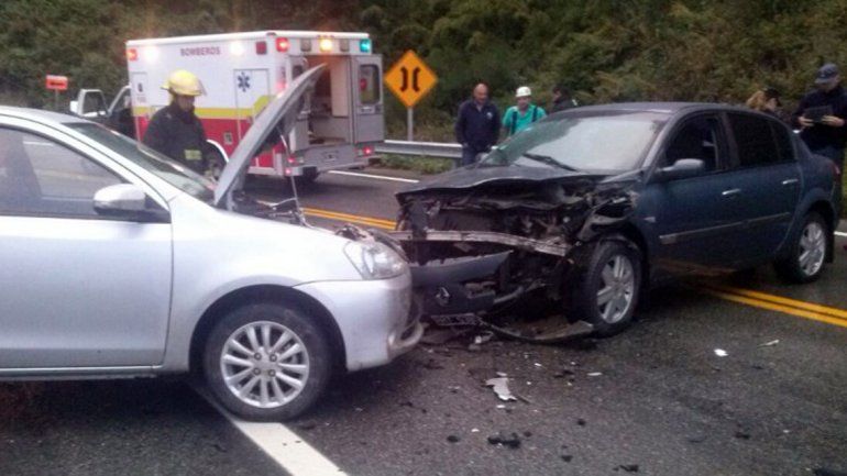 Dos heridos en un choque frontal en la Ruta de los 7 Lagos