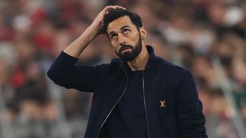 Álvaro Arbeloa sufre un nuevo golpe en Real Madrid. Álvaro Arbeloa sufre un nuevo golpe en Real Madrid.