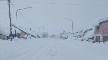 Caviahue recibe turistas en medio de la nevada / Foto Gentileza Raul Navarrete Caviahue recibe turistas en medio de la nevada / Foto Gentileza Raul Navarrete