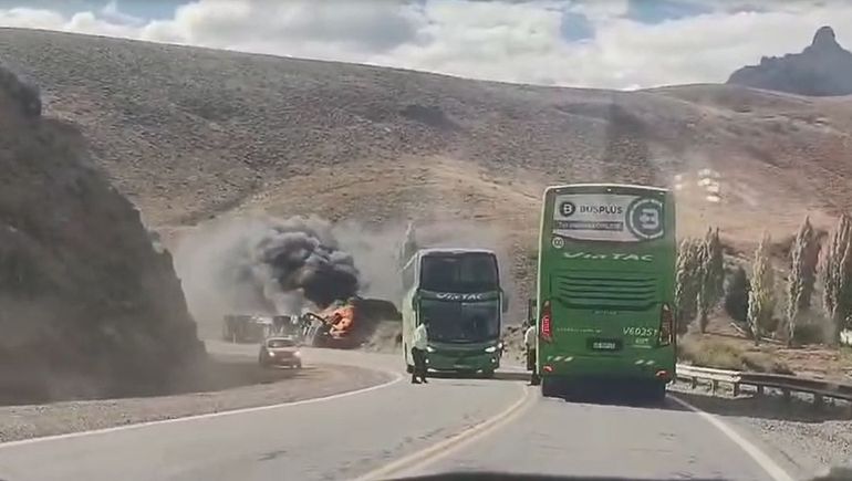 Corte en Ruta 237: chocó un camión que transportaba gas contra un auto