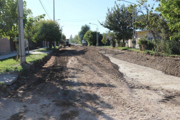 Arrancó una obra para asfaltar 50 cuadras en el oeste de la ciudad