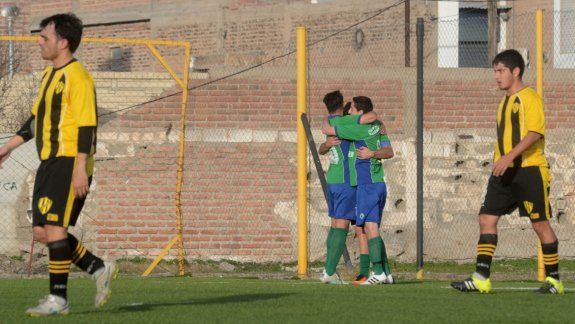 En cancha de Pacífico, el Dino venció al local en un duelo clave entre rivales directos que buscan la clasificación.