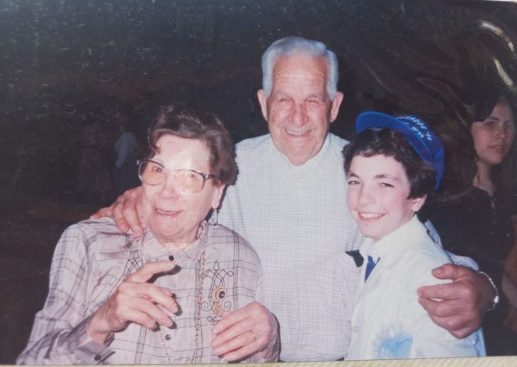 Bautista Molina, con su esposa y nieto Martín. Foto: familia Mollina. Bautista Molina, con su esposa y nieto Martín. Foto: familia Mollina.