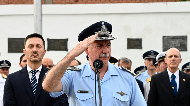 El jefe de la Fuerza Aérea fue desplazado por el ministro luis Petri