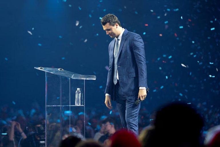 Kirk llevaba unos 20 minutos hablando cuando fue alcanzado por una bala, según la universidad. Kirk llevaba unos 20 minutos hablando cuando fue alcanzado por una bala, según la universidad.