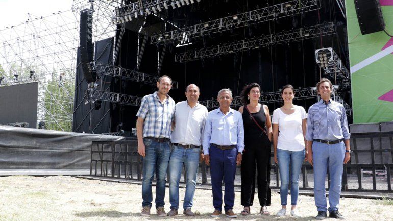 Quiroga llevó su campaña electoral al paseo costero