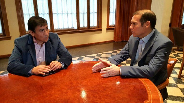 Omar Gutiérrez con el intendente José Rioseco