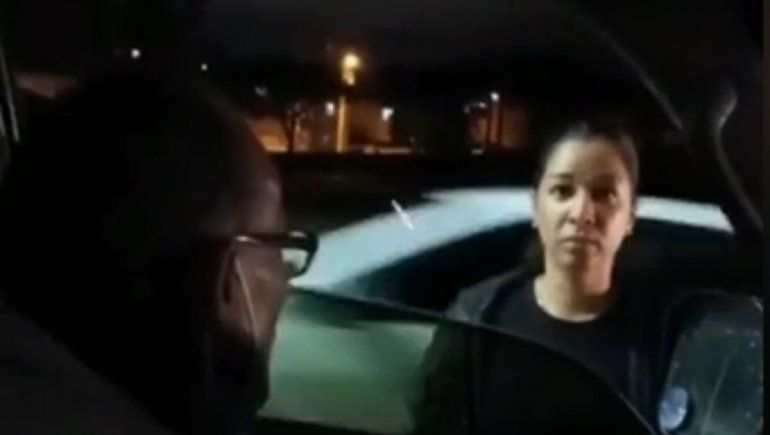 TikTok: le robaron el teléfono mientras reportaba un choque