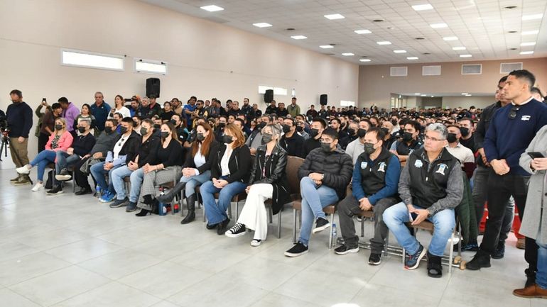Una multitudinaria asamblea escuchó el anuncio de Guillermo Pereyra. Una multitudinaria asamblea escuchó el anuncio de Guillermo Pereyra.