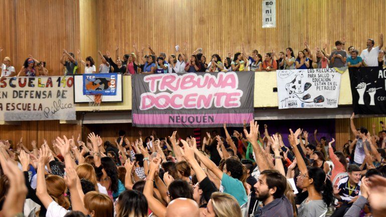 Hoy vuelven los docentes a discutir la situación salarial.