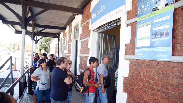 La estación de tren es único lugar habilitado para las recargas.