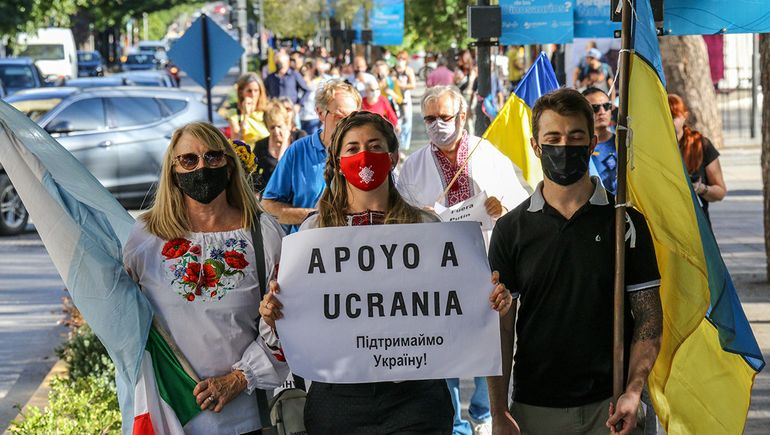 Neuquén marchó por la paz en Ucrania y el fin de la guerra