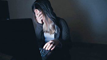 acusan a un docente rionegrino por acosar a sus alumnas por internet