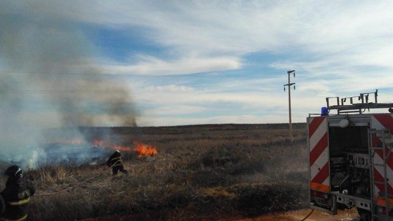 Un incendio de pastizales obligó a la salida de una línea de EPEN